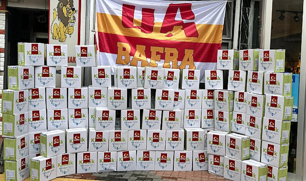 Galatasaray Taraftarlarından Ramazan Ayında Örnek Bir Dayanışma: 500 Aileye Gıda Yardımı