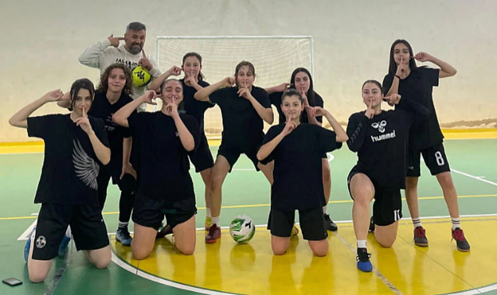 Gazi Anadolu Lisesi kızları bay geçti