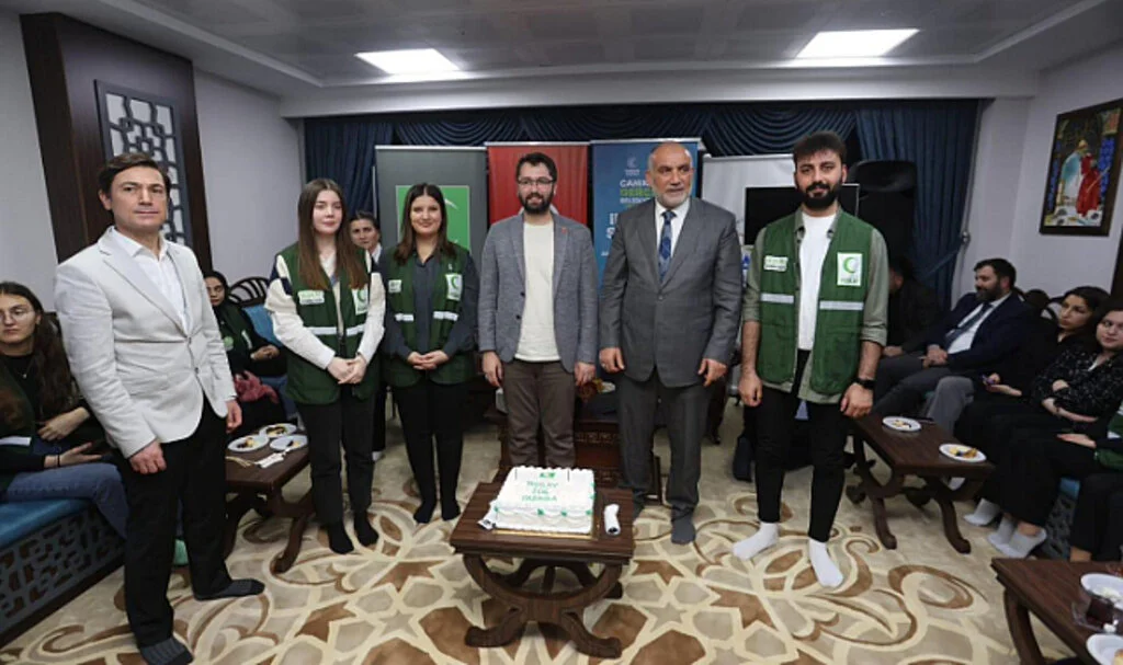 Gençlerden AK Parti Canik Belediye Başkan Adayı İbrahim Sandıkçı’ya Büyük Sevgi 