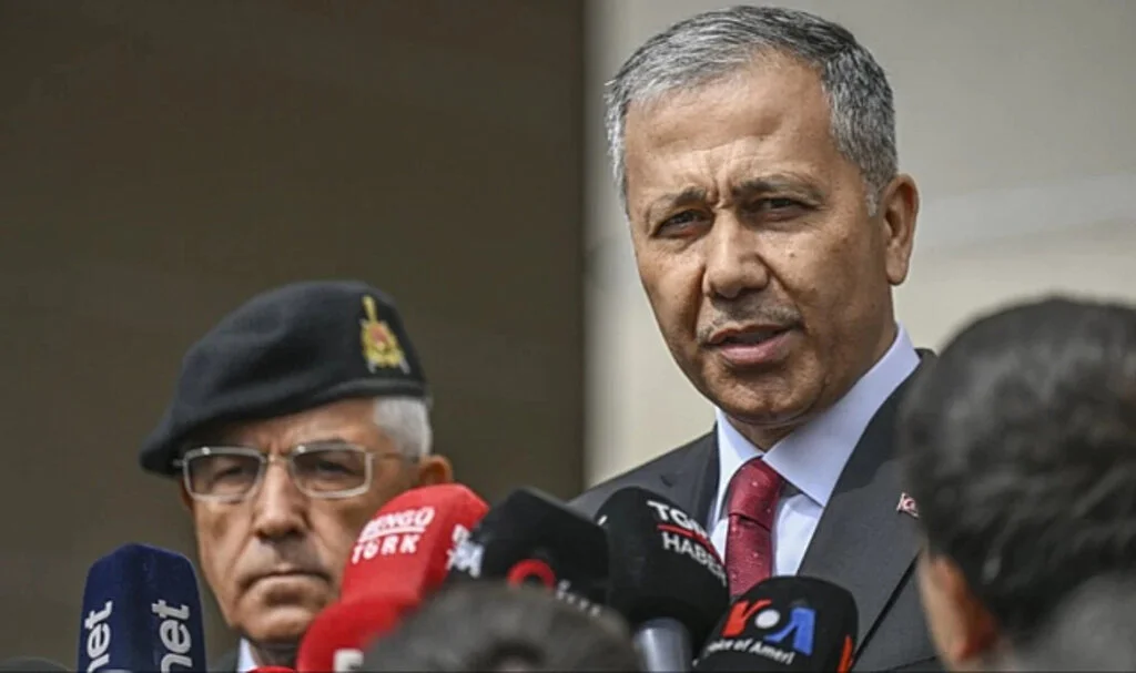 İçişleri Bakanı Yerlikaya: "FETÖ Operasyonlarına Devam Ediyoruz, İhanet Yapılanmasının Kökünü Kazıyoruz"