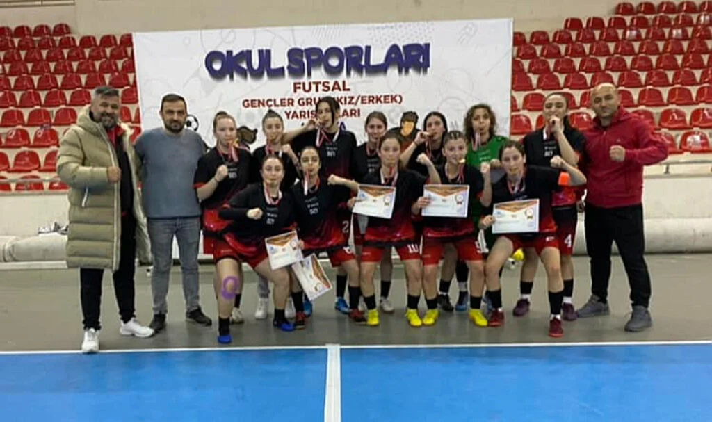 İlkadım Gazi Anadolu Lisesi futsal takımı Türkiye yarı finallerinde