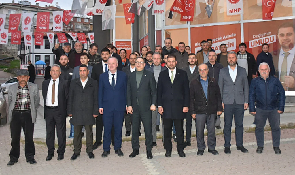 İlyas Topsakal, Sinop'ta MHP Adaylarıyla Esnaf Ziyaretinde Bulundu