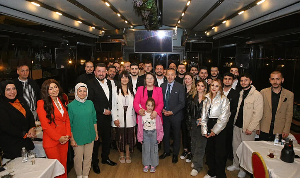 İYİ Parti'de Yine İstifalar Bu Kez Adres AK Parti
