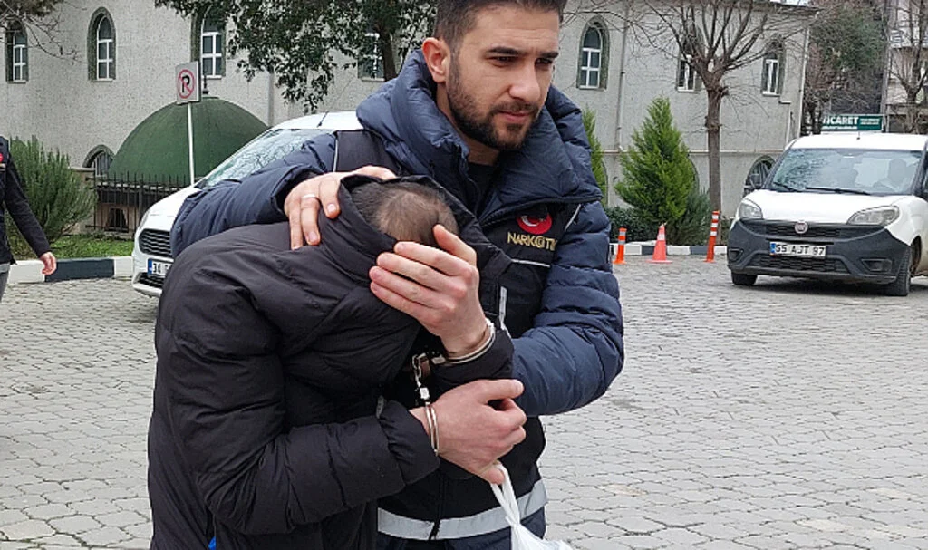 Kargo yoluyla uyuşturucu teminine 1 tutuklama