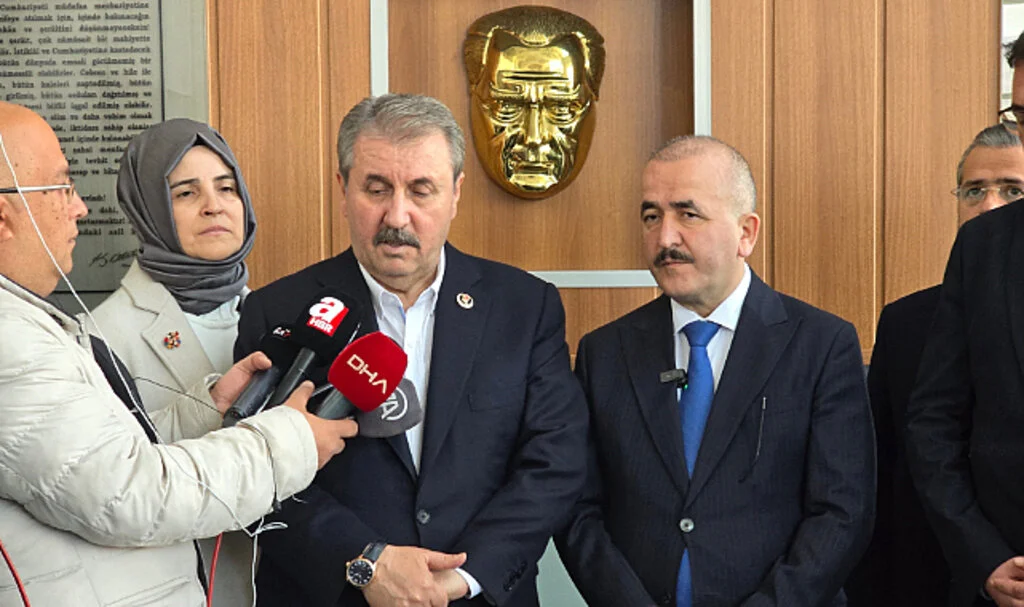 Kazada yaralanan  Büyük Birlik Partisi Genel Başkanı Mustafa Destici taburcu oldu 