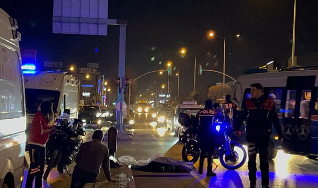 Kırmızı Işık İhlali Yeni Evli Çifti Ayırdı: 1 Ölü, 1 Yaralı