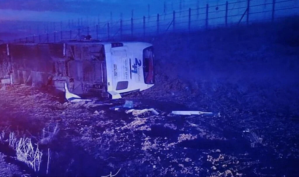 Kırşehir'de Yolcu Otobüsü Kaza Yaptı: 15 Yaralı