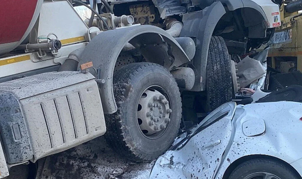 Kontrolden Çıkan Beton Mikseri Dehşet Saçtı
