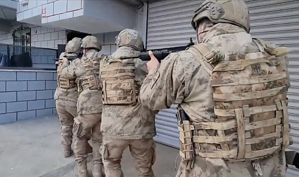 Mahzen-21 Operasyonuyla "Alevler" Suç Örgütü Çökertildi: 13 Şüpheli Yakalandı
