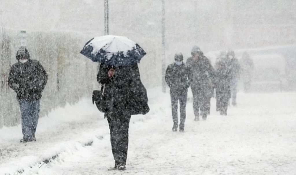 Meteorolojiden Ardı Ardına Uyarılar! Sıcaklık Aniden Düşecek, Kar Kalınlığı 50 cm'yi Aşacak