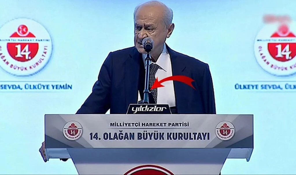MHP'nin 14. Olağan Büyük Kurultayı Başladı: Bahçeli'nin Kürsüye Kol Askısıyla Çıkması Dikkat Çekti