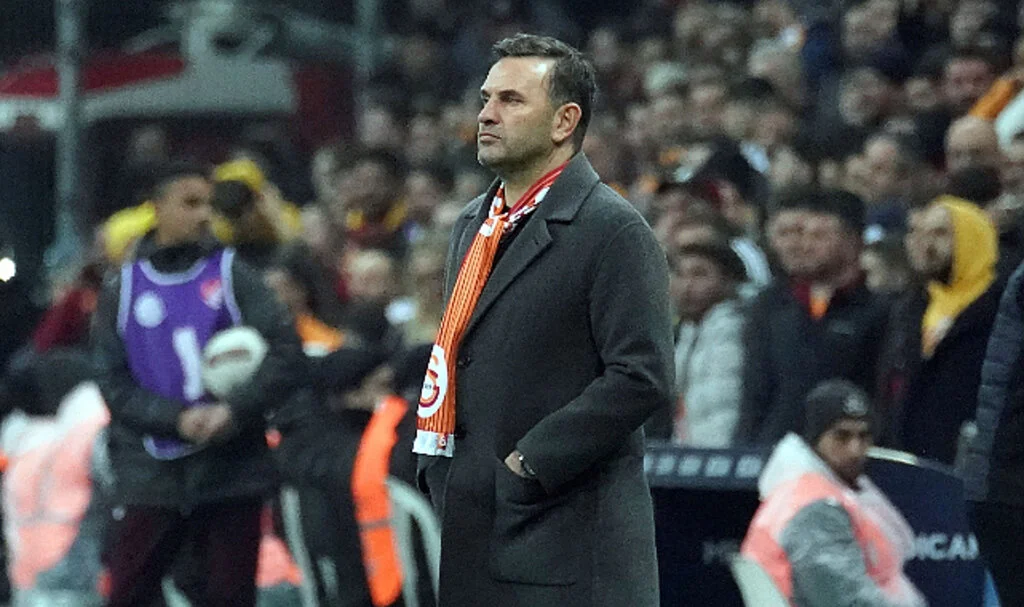 Okan Buruk, Lucescu'yu yakaladı