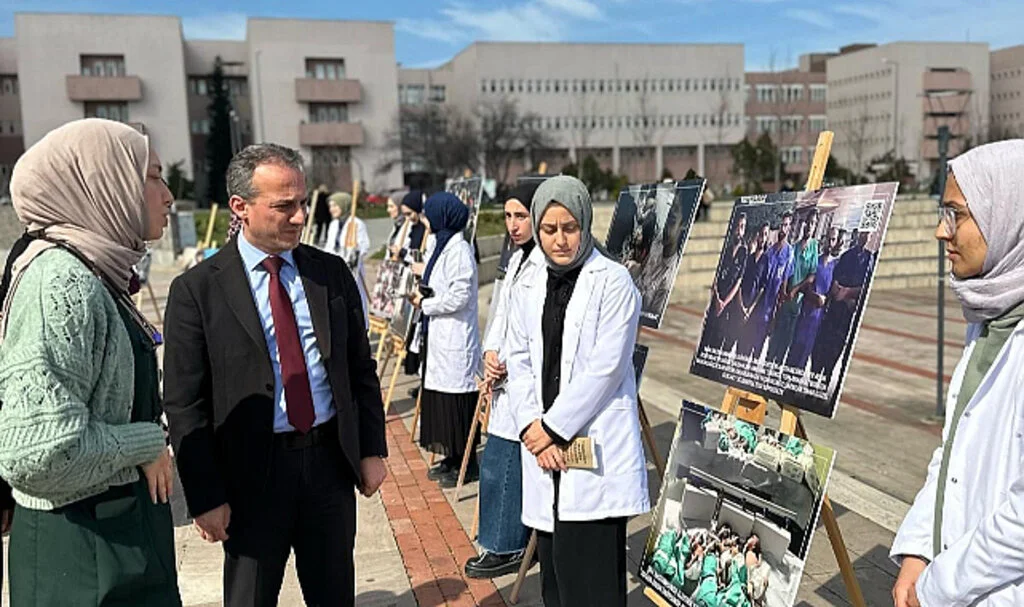 OMÜ'de 'İnsanlığa  beyaz çağrı' sergisi