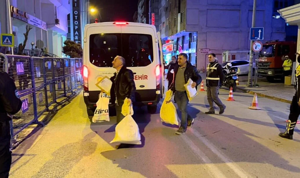 Oy Çuvalları Samsun İl Seçim Kurulu'na Getiriliyor