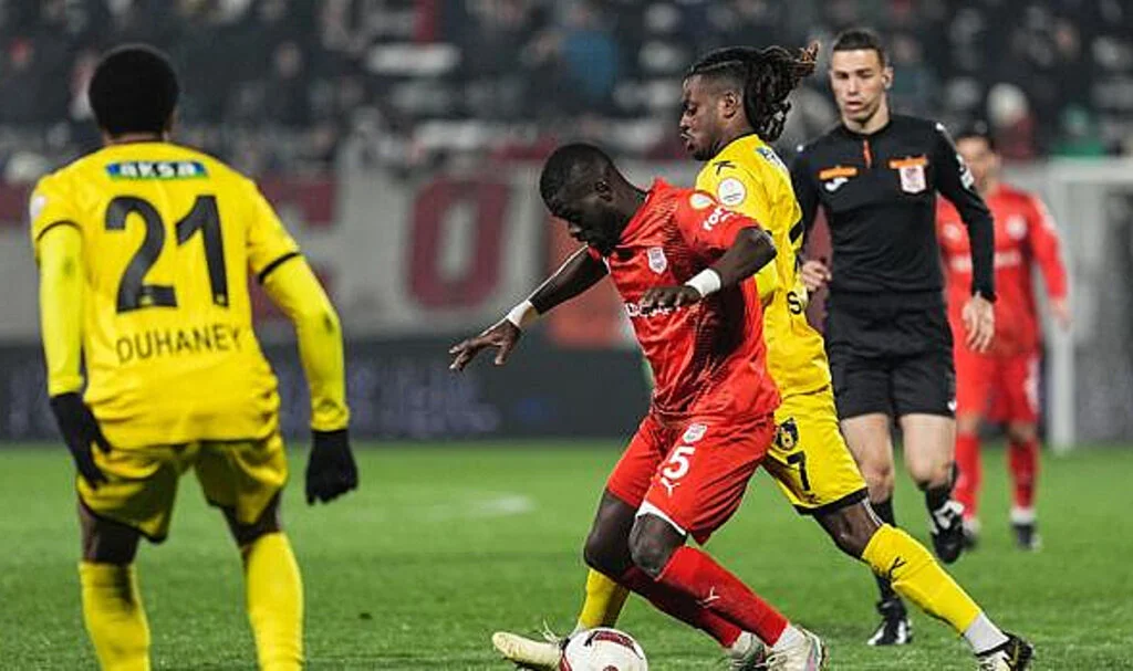 Pendikspor, İstanbulspor karşısında son dakika golüyle güldü