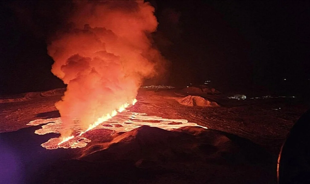 Reykjanes Yarımadası'nda 3 Ay İçinde 4. Yanardağ Patlaması
