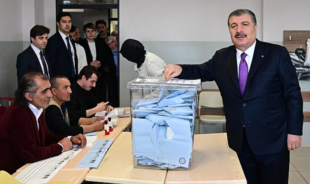Sağlık Bakanı Fahrettin Koca, Üsküdar'da Oyunu Kullandı