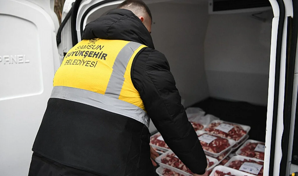 Samsun Büyükşehir Belediyesi'nden ihtiyaç sahibi ailelere kırmızı et yardımı