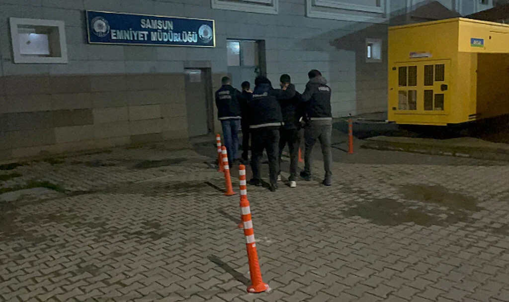 Samsun'da 2 firari hükümlü uyuşturucuyla yakalandı