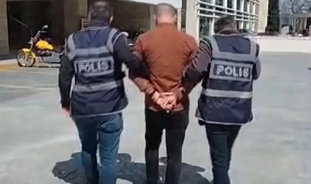 Samsun'da 25 Yıl Hapis Cezası Bulunan Silahlı Yağma Suçlusu gözaltında