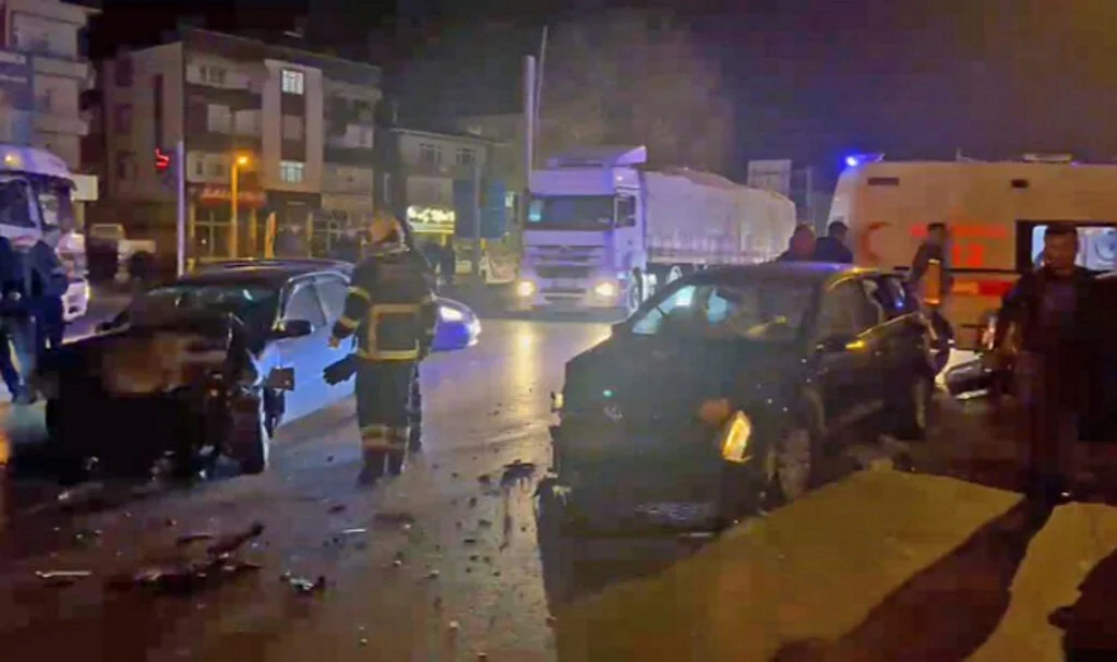 Samsun'da 3 araçlı kaza: 5 yaralı