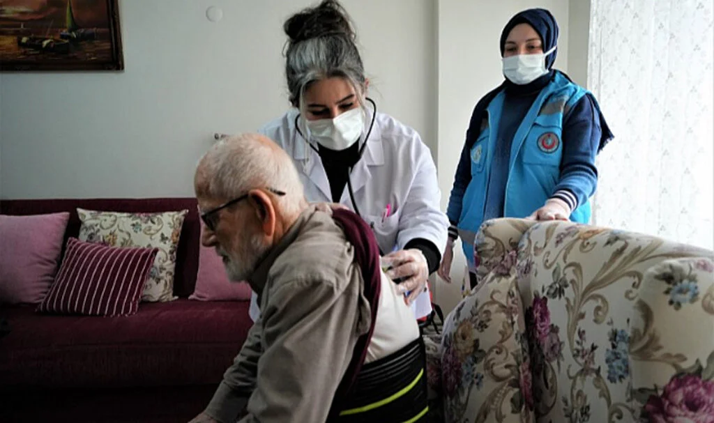 Samsun'da 9 ayda 80 yaş ve üzeri bin hastaya evde sağlık hizmeti