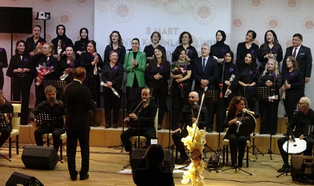 Samsun'da adliye personelinden 8 Mart Kadınlar Günü konseri