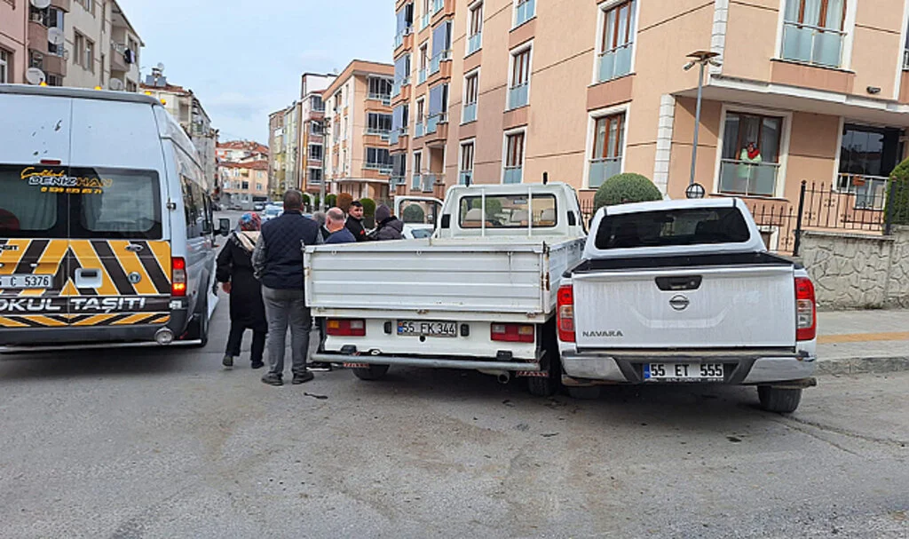 Samsun'da İki Araç Çarpıştı: Kadın Sürücü Yaralandı
