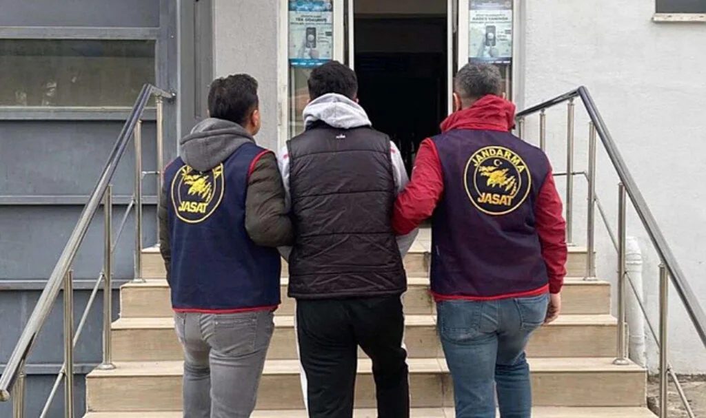 Samsun'da "Kasten Öldürme" Suçundan Aranan Şahıs Jandarma Takibiyle Yakalandı