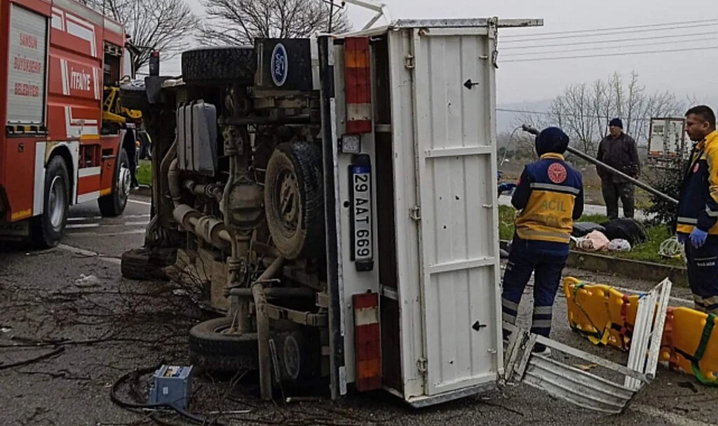Samsun'da Kontrolden Çıkan Kamyonet Dehşeti: Aynı Aileden Dört Kişi Yaralandı