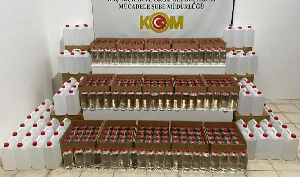 Samsun'da Polis Operasyonunda 1 Ton Etil Alkol ve Kaçak Sigaralar Ele Geçirildi