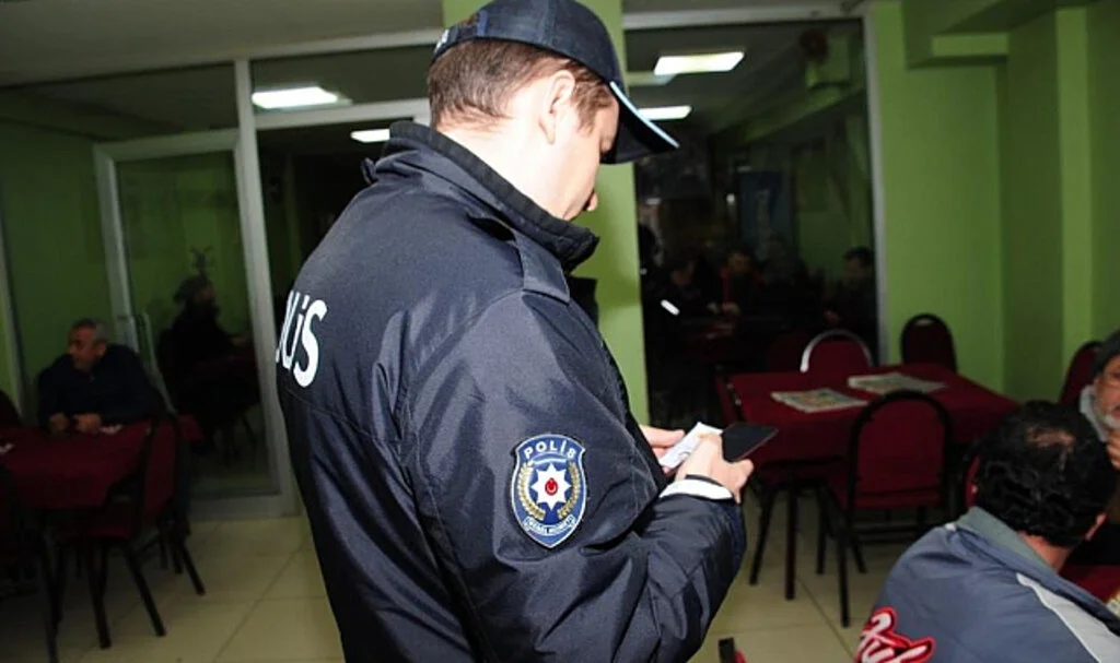 Samsun'da Polisten Kumarbazlara Şok Baskın: 14 Kişiye İşlem
