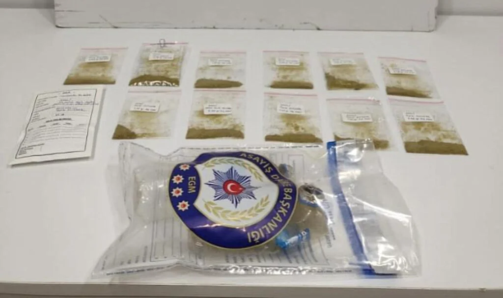 Samsun'da Şüpheli Araçta 11 Paket Uyuşturucu Bulundu: 2 Gözaltı