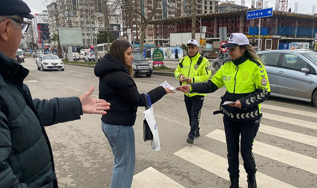 Samsun'da sürücü ve yayalara trafik kuralları anlatıldı