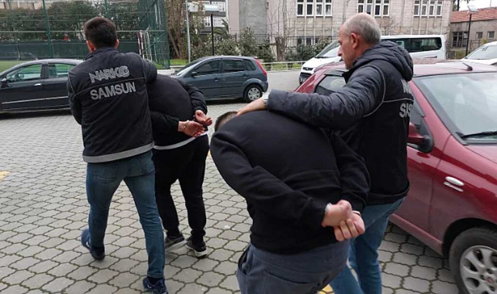 Samsun'da uyuşturucu ticaretinden 2 kişi tutuklandı