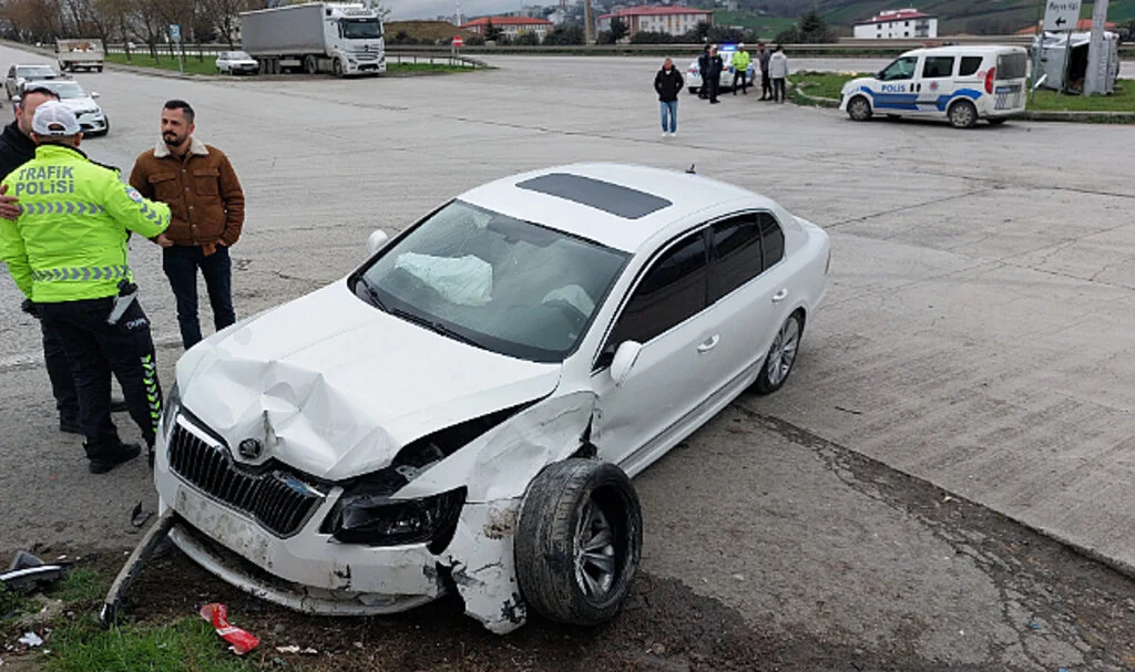 Samsun İlkadım'da Trafik Kazası: 2 yaralı
