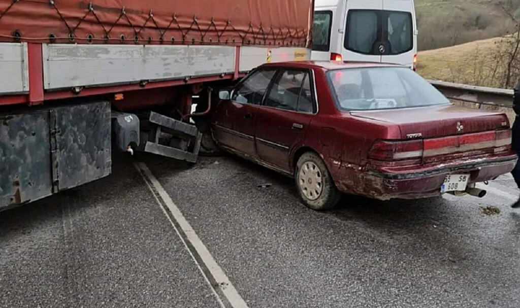  Samsun Kavak'ta Zincirleme Trafik Kazası: 1 Kişi Yaralandı