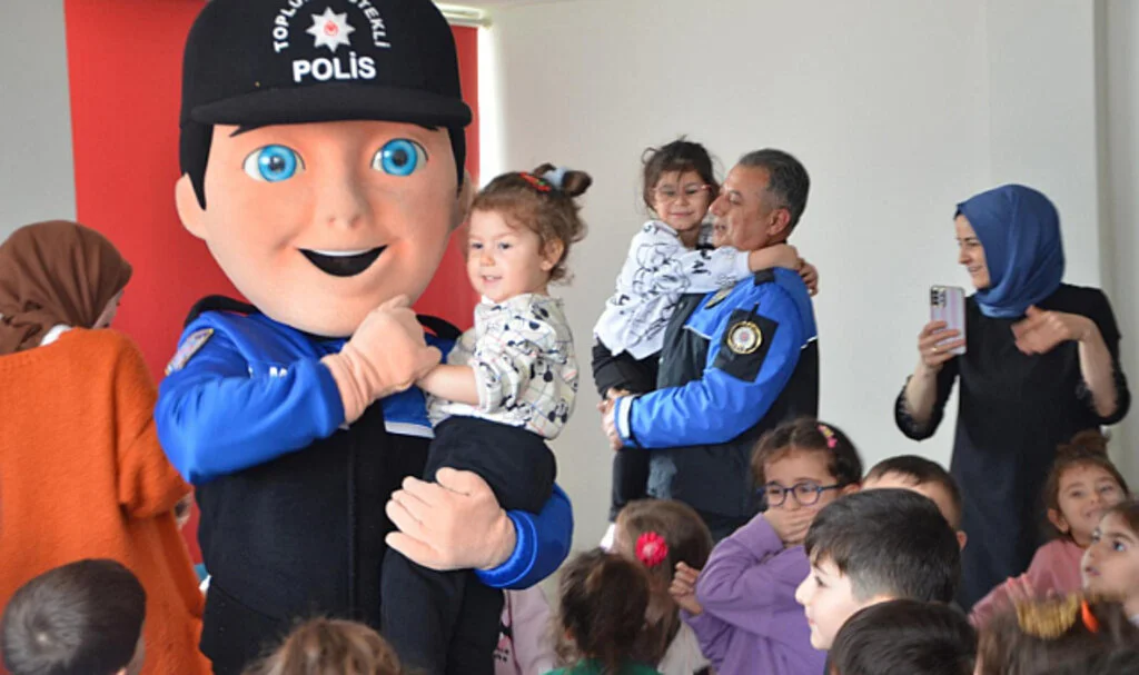 Samsun polisi öğrencilere güvenli yaşam eğitimi verdi