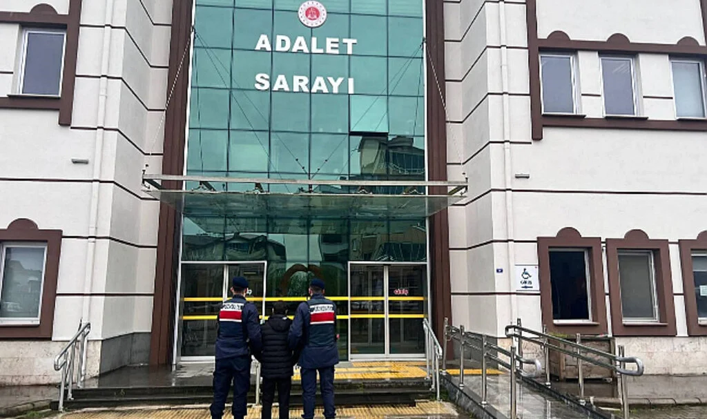 Samsun Terme'de 17 Yıllık Cezası Bulunan Firari Hükümlü Yakalandı