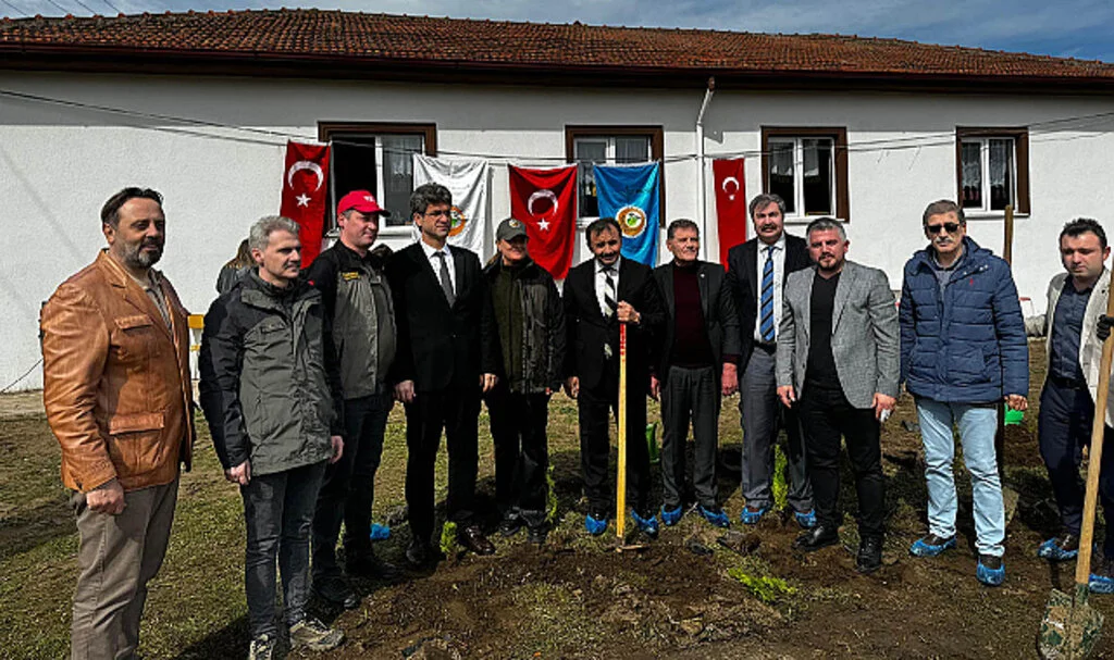 Samsun'un 19 Mayıs İlçesinde Orman Haftası Kutlamaları: Öğrenciler Fidan Dikti