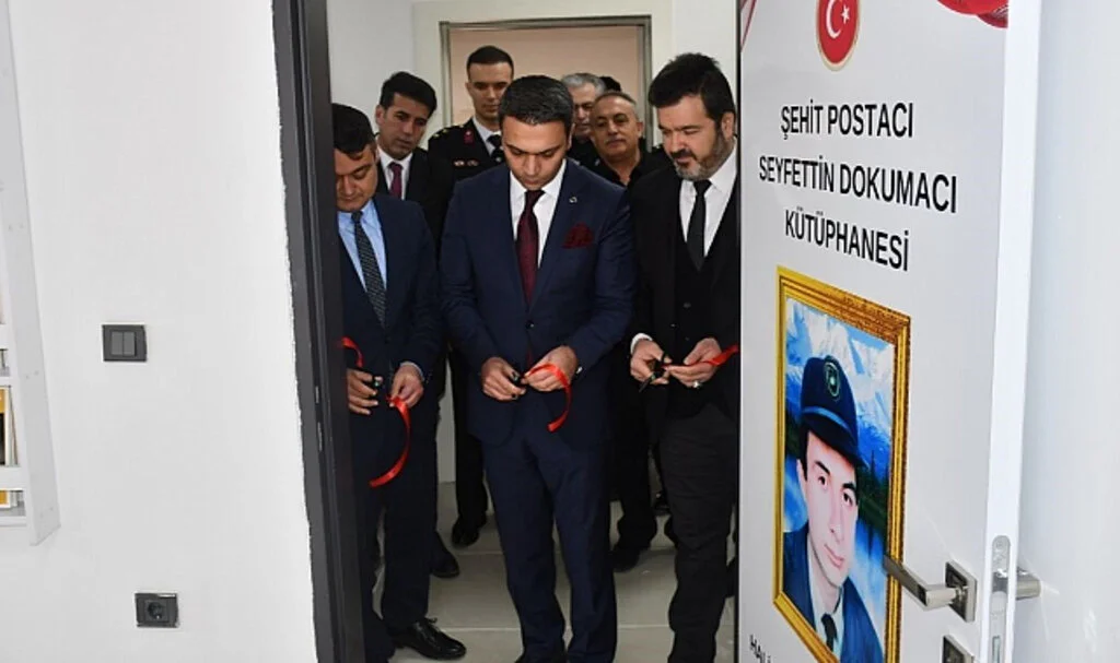 Şehit Postacı Seyfettin Dokumacı'nın Anısına Kütüphane