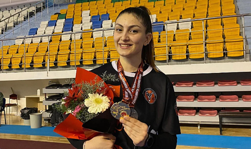 Sinem Özkan Yunanistan yolcusu