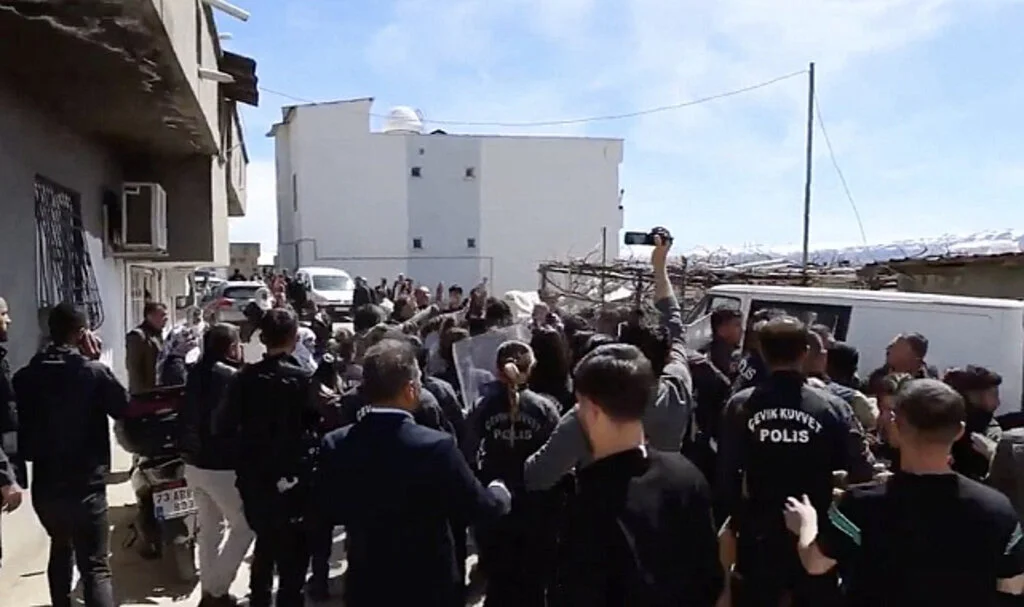 Şırnak'ta DEM Partililer Güvenlik Güçlerine Hakaret Etti, Gözaltına Alındılar