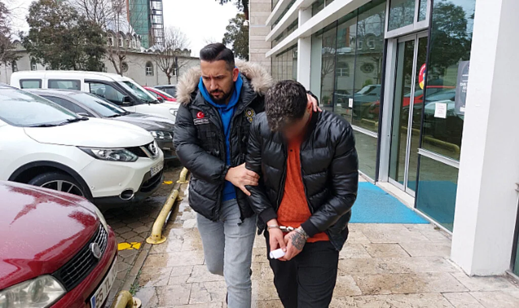 Şüpheli araçta uyuşturucu çıktı