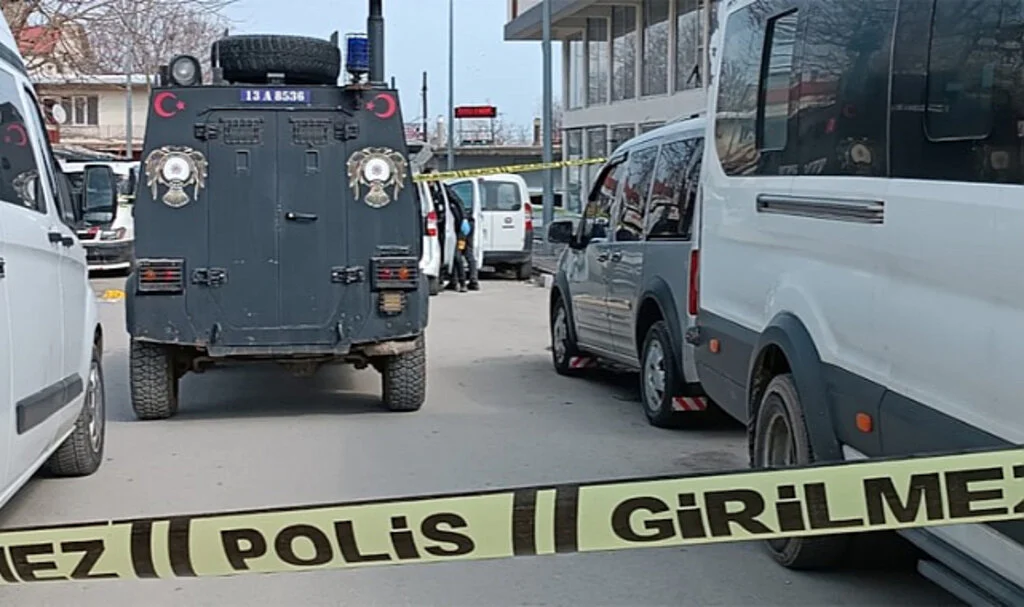 Tatvan Belediye Başkan Yardımcısına Husumetli Yakınları Tarafından Saldırı
