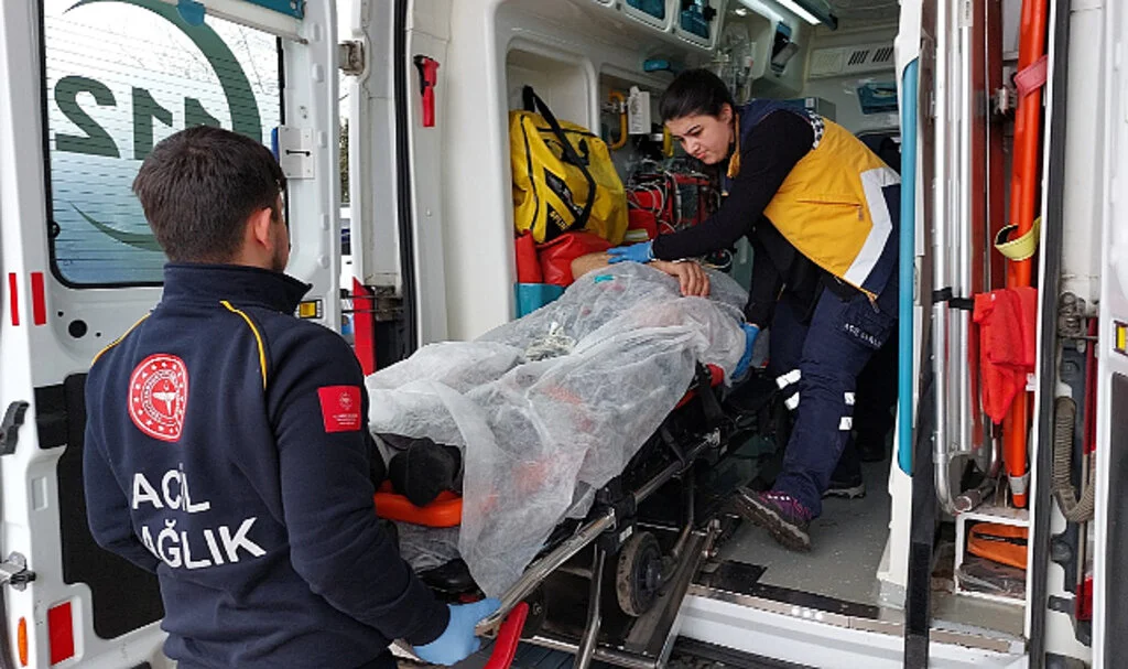 Tekkeköy'de Tıra Çarpan Araç Sürücüsü Yaşamını Yitirdi