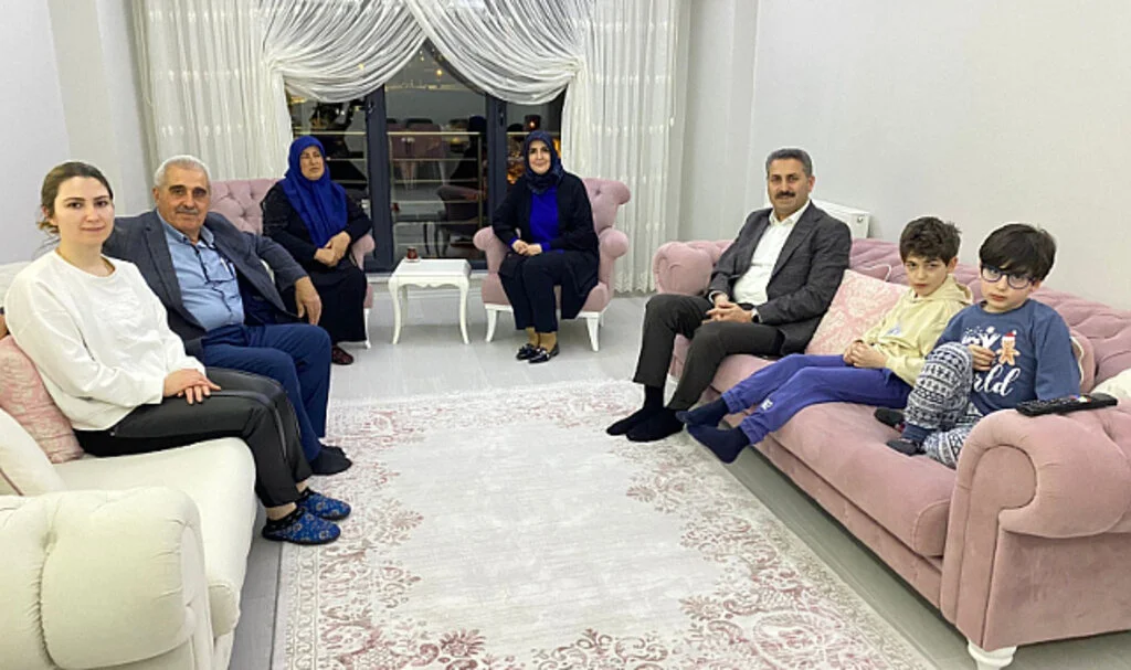 Tokat Belediye Başkanı Eyüp Eroğlu, şehit ailesiyle ilk iftarı paylaştı