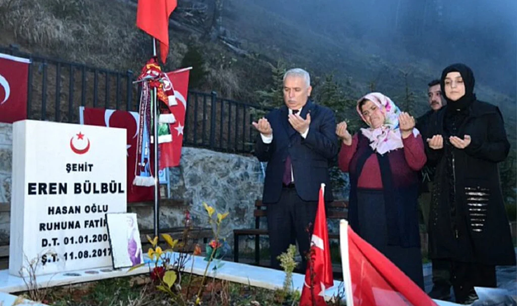 Trabzon Valisi Yıldırım, Şehit Eren Bülbül'ün Ailesiyle İftar Sofrasında Buluştu