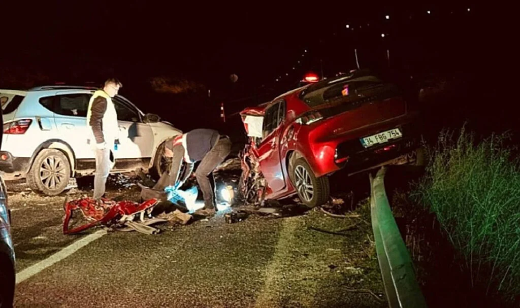 Trafik Kazası: Bir Ölü, İki Yaralı