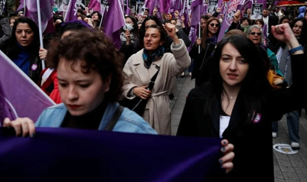 Türkiye'de Bir Yılda 338 Kadın Cinayete Kurban Gitti